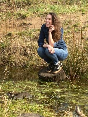 kleuterjuf Els Beeckx aan de waterkant
